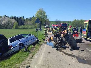 Policjanci wyjaśniają okoliczności wypadków drogowych, do których doszło wczoraj na terenie powiatu brzozowskiego. W miejscowości Wesoła na drodze wojewódzkiej nr 884, kierujący osobowym bmw zderzył się z ciągnikiem rolniczym. Z kolei w Trześniowie doszło do potrącenia rowerzysty przez karetkę pogotowia ratunkowego.