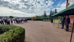 Na zdjęciu widać uczestników turnieju BRD oraz przeprowadzających turniej policjantów i zabezpieczających truniej ratowników medycznych.