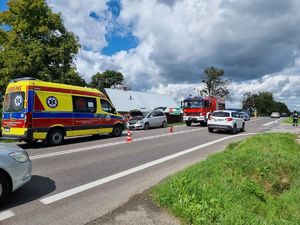 Zdjęcie poglądowe ze zdarzenia drogowego z udziałem służb ratowniczych