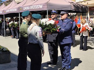 W Brzozowie, uczczono obchody 235. rocznicy uchwalenia Konstytucji 3 Maja. Pod pomnikiem Marszałka Józefa Piłsudskiego przedstawiciele władz administracyjnych i samorządowych oraz służb mundurowych złożyli wieńce i kwiaty.