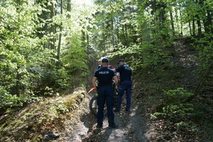 Dzielnicowi z Posterunku Policji Jasienicy Rosielnej, wspólnie ze Strażnikami Leśnymi z Nadleśnictwa Kołaczyce przeprowadził działania w ramach ogólnopolskiej akcji „Majówka 2026”. Funkcjonariusze patrolowali tereny Leśnictwa Gminy Jasienica Rosielna.