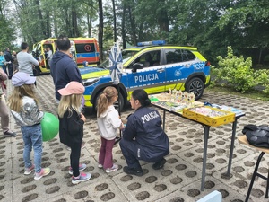 W Brzozowie odbyły się obchody Gminnego Dnia Dziecka. Wśród licznych atrakcji i wystawców nie mogło zabraknąć funkcjonariuszy z Komendy Powiatowej Policji w Brzozowie. Mundurowi przygotowali specjalne stoisko profilaktyczne, które przyciągnęło najmłodszych mieszkańców i ich rodziców.