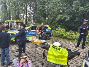 W Brzozowie odbyły się obchody Gminnego Dnia Dziecka. Wśród licznych atrakcji i wystawców nie mogło zabraknąć funkcjonariuszy z Komendy Powiatowej Policji w Brzozowie. Mundurowi przygotowali specjalne stoisko profilaktyczne, które przyciągnęło najmłodszych mieszkańców i ich rodziców.
