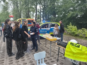 W Brzozowie odbyły się obchody Gminnego Dnia Dziecka. Wśród licznych atrakcji i wystawców nie mogło zabraknąć funkcjonariuszy z Komendy Powiatowej Policji w Brzozowie. Mundurowi przygotowali specjalne stoisko profilaktyczne, które przyciągnęło najmłodszych mieszkańców i ich rodziców.