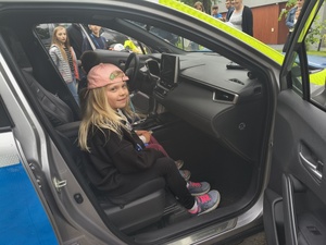 W Brzozowie odbyły się obchody Gminnego Dnia Dziecka. Wśród licznych atrakcji i wystawców nie mogło zabraknąć funkcjonariuszy z Komendy Powiatowej Policji w Brzozowie. Mundurowi przygotowali specjalne stoisko profilaktyczne, które przyciągnęło najmłodszych mieszkańców i ich rodziców.