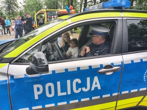W Brzozowie odbyły się obchody Gminnego Dnia Dziecka. Wśród licznych atrakcji i wystawców nie mogło zabraknąć funkcjonariuszy z Komendy Powiatowej Policji w Brzozowie. Mundurowi przygotowali specjalne stoisko profilaktyczne, które przyciągnęło najmłodszych mieszkańców i ich rodziców.