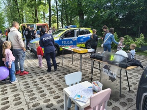 W Brzozowie odbyły się obchody Gminnego Dnia Dziecka. Wśród licznych atrakcji i wystawców nie mogło zabraknąć funkcjonariuszy z Komendy Powiatowej Policji w Brzozowie. Mundurowi przygotowali specjalne stoisko profilaktyczne, które przyciągnęło najmłodszych mieszkańców i ich rodziców.