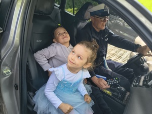 W Brzozowie odbyły się obchody Gminnego Dnia Dziecka. Wśród licznych atrakcji i wystawców nie mogło zabraknąć funkcjonariuszy z Komendy Powiatowej Policji w Brzozowie. Mundurowi przygotowali specjalne stoisko profilaktyczne, które przyciągnęło najmłodszych mieszkańców i ich rodziców.