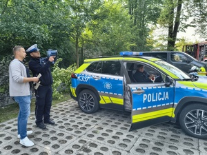 W Brzozowie odbyły się obchody Gminnego Dnia Dziecka. Wśród licznych atrakcji i wystawców nie mogło zabraknąć funkcjonariuszy z Komendy Powiatowej Policji w Brzozowie. Mundurowi przygotowali specjalne stoisko profilaktyczne, które przyciągnęło najmłodszych mieszkańców i ich rodziców.