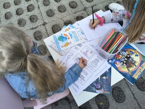 W Brzozowie odbyły się obchody Gminnego Dnia Dziecka. Wśród licznych atrakcji i wystawców nie mogło zabraknąć funkcjonariuszy z Komendy Powiatowej Policji w Brzozowie. Mundurowi przygotowali specjalne stoisko profilaktyczne, które przyciągnęło najmłodszych mieszkańców i ich rodziców.