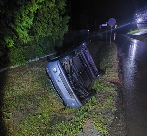 Za jazdę pod wpływem alkoholu odpowie 20-letni mieszkaniec powiatu brzozowskiego. Mężczyzna kierując, stracił panowanie nad pojazdem i wjechał do rowu. Miał w organizmie blisko 2 promile alkoholu. Za swój czyn odpowie przed sądem. Grozi mu do 3 lat pozbawienia wolności.