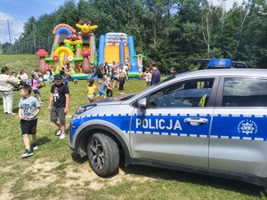 W miniony wtorek dzielnicowi z Posterunku Policji w Domaradzu uczestniczyli w pikniku zorganizowanym z okazji Dnia Rodziny w Szkole Podstawowej nr 2 w Golcowej. W trakcie spotkania mundurowi przypominali o podstawowych zasadach bezpieczeństwa w związku ze zbliżającymi się wakacjami.