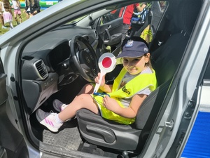 W miniony wtorek dzielnicowi z Posterunku Policji w Domaradzu uczestniczyli w pikniku zorganizowanym z okazji Dnia Rodziny w Szkole Podstawowej nr 2 w Golcowej. W trakcie spotkania mundurowi przypominali o podstawowych zasadach bezpieczeństwa w związku ze zbliżającymi się wakacjami.