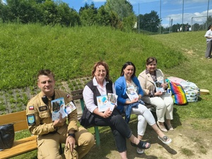 W miniony wtorek dzielnicowi z Posterunku Policji w Domaradzu uczestniczyli w pikniku zorganizowanym z okazji Dnia Rodziny w Szkole Podstawowej nr 2 w Golcowej. W trakcie spotkania mundurowi przypominali o podstawowych zasadach bezpieczeństwa w związku ze zbliżającymi się wakacjami.