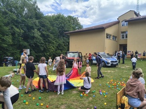 W miniony wtorek dzielnicowi z Posterunku Policji w Domaradzu uczestniczyli w pikniku zorganizowanym z okazji Dnia Rodziny w Szkole Podstawowej nr 2 w Golcowej. W trakcie spotkania mundurowi przypominali o podstawowych zasadach bezpieczeństwa w związku ze zbliżającymi się wakacjami.