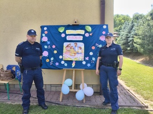 W miniony wtorek dzielnicowi z Posterunku Policji w Domaradzu uczestniczyli w pikniku zorganizowanym z okazji Dnia Rodziny w Szkole Podstawowej nr 2 w Golcowej. W trakcie spotkania mundurowi przypominali o podstawowych zasadach bezpieczeństwa w związku ze zbliżającymi się wakacjami.