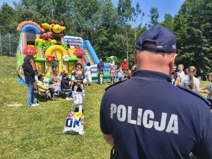 W miniony wtorek dzielnicowi z Posterunku Policji w Domaradzu uczestniczyli w pikniku zorganizowanym z okazji Dnia Rodziny w Szkole Podstawowej nr 2 w Golcowej. W trakcie spotkania mundurowi przypominali o podstawowych zasadach bezpieczeństwa w związku ze zbliżającymi się wakacjami.