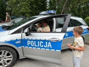 Policjanci z Komendy Powiatowej Policji w Brzozowie wzięli udział w piknikach dla dzieci pn. „Bezpieczne wakacje”. Pikniki te odbyły się w Jasienicy Rosielnej i Grabownicy Starzeńskiej. W trakcie spotkań policjanci rozmawiali z uczestnikami o bezpieczeństwie podczas wakacji, promując akcję „Kręci mnie bezpieczeństwo w lecie”. Mundurowi udzielali najmłodszym cennych wskazówek dotyczących bezpiecznych zachowań w trakcie letniego wypoczynku.
