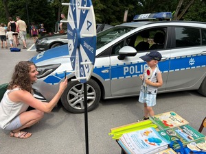 Policjanci z Komendy Powiatowej Policji w Brzozowie wzięli udział w piknikach dla dzieci pn. „Bezpieczne wakacje”. Pikniki te odbyły się w Jasienicy Rosielnej i Grabownicy Starzeńskiej. W trakcie spotkań policjanci rozmawiali z uczestnikami o bezpieczeństwie podczas wakacji, promując akcję „Kręci mnie bezpieczeństwo w lecie”. Mundurowi udzielali najmłodszym cennych wskazówek dotyczących bezpiecznych zachowań w trakcie letniego wypoczynku.