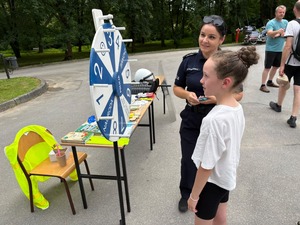 Policjanci z Komendy Powiatowej Policji w Brzozowie wzięli udział w piknikach dla dzieci pn. „Bezpieczne wakacje”. Pikniki te odbyły się w Jasienicy Rosielnej i Grabownicy Starzeńskiej. W trakcie spotkań policjanci rozmawiali z uczestnikami o bezpieczeństwie podczas wakacji, promując akcję „Kręci mnie bezpieczeństwo w lecie”. Mundurowi udzielali najmłodszym cennych wskazówek dotyczących bezpiecznych zachowań w trakcie letniego wypoczynku.