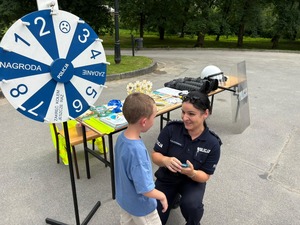 Policjanci z Komendy Powiatowej Policji w Brzozowie wzięli udział w piknikach dla dzieci pn. „Bezpieczne wakacje”. Pikniki te odbyły się w Jasienicy Rosielnej i Grabownicy Starzeńskiej. W trakcie spotkań policjanci rozmawiali z uczestnikami o bezpieczeństwie podczas wakacji, promując akcję „Kręci mnie bezpieczeństwo w lecie”. Mundurowi udzielali najmłodszym cennych wskazówek dotyczących bezpiecznych zachowań w trakcie letniego wypoczynku.