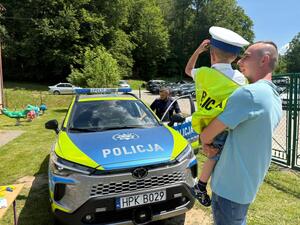 Policjanci z Komendy Powiatowej Policji w Brzozowie wzięli udział w piknikach dla dzieci pn. „Bezpieczne wakacje”. Pikniki te odbyły się w Jasienicy Rosielnej i Grabownicy Starzeńskiej. W trakcie spotkań policjanci rozmawiali z uczestnikami o bezpieczeństwie podczas wakacji, promując akcję „Kręci mnie bezpieczeństwo w lecie”. Mundurowi udzielali najmłodszym cennych wskazówek dotyczących bezpiecznych zachowań w trakcie letniego wypoczynku.