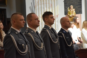 Policjanci i pracownicy Komendy Powiatowej Policji w Brzozowie obchodzili wczoraj swoje święto. Podczas uroczystej zbiórki funkcjonariusze brzozowskiej jednostki odebrali odznaczenia i awanse na wyższe stopnie służbowe. Akty mianowania wręczył Zastępca Komendanta Wojewódzkiego Policji w Rzeszowie insp. Piotr Stępka oraz Komendant Powiatowy Policji w Brzozowie mł. insp. Robert Gęborys.