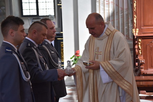 Policjanci i pracownicy Komendy Powiatowej Policji w Brzozowie obchodzili wczoraj swoje święto. Podczas uroczystej zbiórki funkcjonariusze brzozowskiej jednostki odebrali odznaczenia i awanse na wyższe stopnie służbowe. Akty mianowania wręczył Zastępca Komendanta Wojewódzkiego Policji w Rzeszowie insp. Piotr Stępka oraz Komendant Powiatowy Policji w Brzozowie mł. insp. Robert Gęborys.