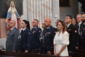 Policjanci i pracownicy Komendy Powiatowej Policji w Brzozowie obchodzili wczoraj swoje święto. Podczas uroczystej zbiórki funkcjonariusze brzozowskiej jednostki odebrali odznaczenia i awanse na wyższe stopnie służbowe. Akty mianowania wręczył Zastępca Komendanta Wojewódzkiego Policji w Rzeszowie insp. Piotr Stępka oraz Komendant Powiatowy Policji w Brzozowie mł. insp. Robert Gęborys.