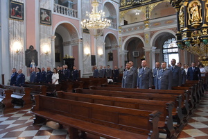 Policjanci i pracownicy Komendy Powiatowej Policji w Brzozowie obchodzili wczoraj swoje święto. Podczas uroczystej zbiórki funkcjonariusze brzozowskiej jednostki odebrali odznaczenia i awanse na wyższe stopnie służbowe. Akty mianowania wręczył Zastępca Komendanta Wojewódzkiego Policji w Rzeszowie insp. Piotr Stępka oraz Komendant Powiatowy Policji w Brzozowie mł. insp. Robert Gęborys.