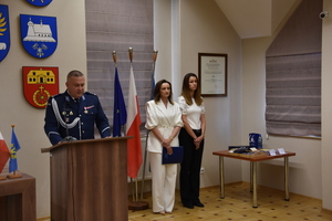 Policjanci i pracownicy Komendy Powiatowej Policji w Brzozowie obchodzili wczoraj swoje święto. Podczas uroczystej zbiórki funkcjonariusze brzozowskiej jednostki odebrali odznaczenia i awanse na wyższe stopnie służbowe. Akty mianowania wręczył Zastępca Komendanta Wojewódzkiego Policji w Rzeszowie insp. Piotr Stępka oraz Komendant Powiatowy Policji w Brzozowie mł. insp. Robert Gęborys.
