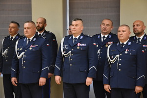 Policjanci i pracownicy Komendy Powiatowej Policji w Brzozowie obchodzili wczoraj swoje święto. Podczas uroczystej zbiórki funkcjonariusze brzozowskiej jednostki odebrali odznaczenia i awanse na wyższe stopnie służbowe. Akty mianowania wręczył Zastępca Komendanta Wojewódzkiego Policji w Rzeszowie insp. Piotr Stępka oraz Komendant Powiatowy Policji w Brzozowie mł. insp. Robert Gęborys.