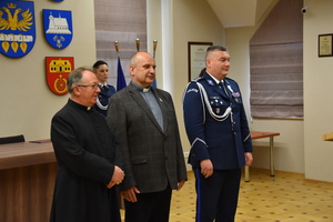 Policjanci i pracownicy Komendy Powiatowej Policji w Brzozowie obchodzili wczoraj swoje święto. Podczas uroczystej zbiórki funkcjonariusze brzozowskiej jednostki odebrali odznaczenia i awanse na wyższe stopnie służbowe. Akty mianowania wręczył Zastępca Komendanta Wojewódzkiego Policji w Rzeszowie insp. Piotr Stępka oraz Komendant Powiatowy Policji w Brzozowie mł. insp. Robert Gęborys.
