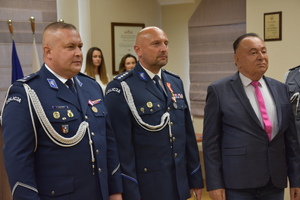 Policjanci i pracownicy Komendy Powiatowej Policji w Brzozowie obchodzili wczoraj swoje święto. Podczas uroczystej zbiórki funkcjonariusze brzozowskiej jednostki odebrali odznaczenia i awanse na wyższe stopnie służbowe. Akty mianowania wręczył Zastępca Komendanta Wojewódzkiego Policji w Rzeszowie insp. Piotr Stępka oraz Komendant Powiatowy Policji w Brzozowie mł. insp. Robert Gęborys.
