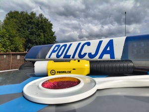 Ponad  promil alkoholu miał w organizmie 65-latek, kierujący ciągnikiem rolniczym. Mężczyzna w takim stanie przyjechał do sklepu na zakupy. Dzięki reakcji świadków policjanci zatrzymali pijanego kierowcę.